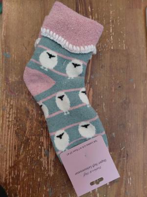 Womens Soft Snug Green Wool Blend Sheep Socks Sz 4-7 photo